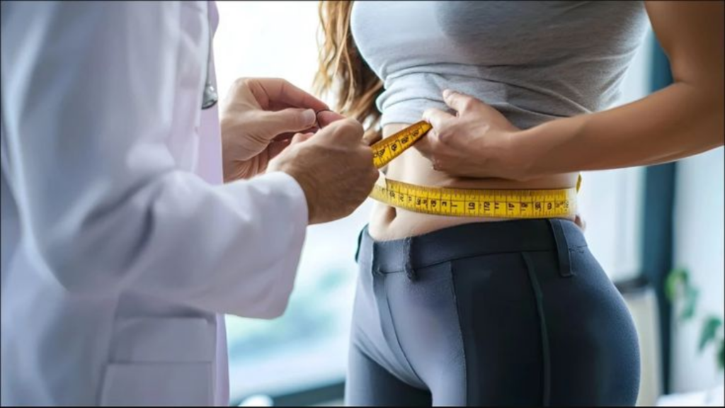 Doctor discussing personalized weight loss programs and medical weight management with a patient at Medinet Clinic.